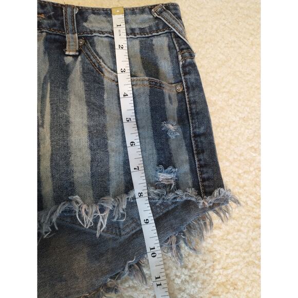 Free People Women's Blue Striped Short Shorts Size 26/US 2 Distressed - Picture 5 of 13
